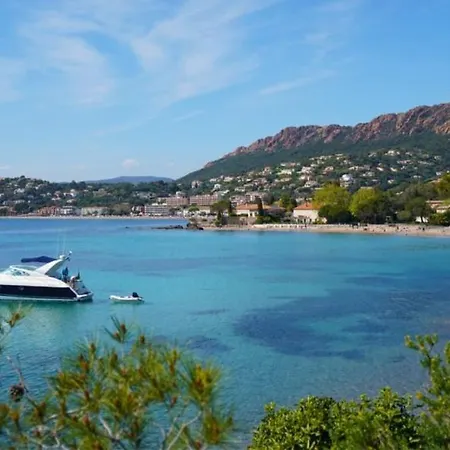27m With Garden Near The Saint-Raphaël